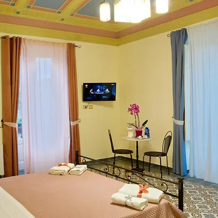 Domus Aurea לינה וארוחת בוקר מונטאלבאנו אליקונה