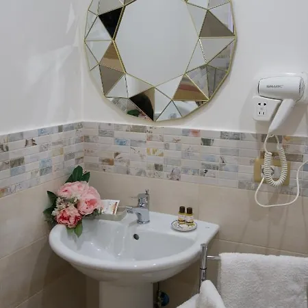 Domus Aurea לינה וארוחת בוקר מונטאלבאנו אליקונה