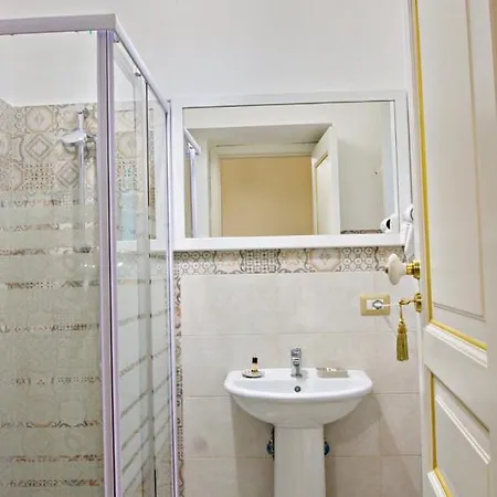 לינה וארוחת בוקר Domus Aurea 3*