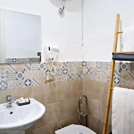 לינה וארוחת בוקר Domus Aurea 3*