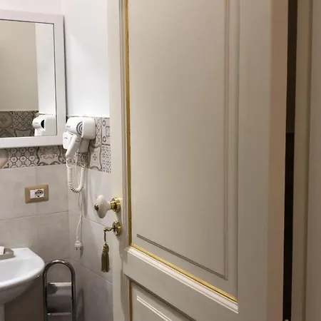 Domus Aurea לינה וארוחת בוקר מונטאלבאנו אליקונה